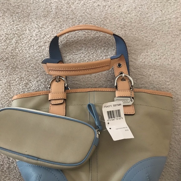 NWOT Coach bag with matching glasses case - Picture 3 of 5